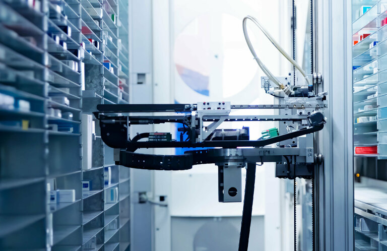 Linearführung und Linearschienen mit Führungswagen in der Kommissionierung