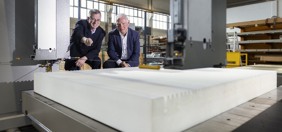 Les guidages linéaires Franke guident les couteaux à ruban des machines de découpe