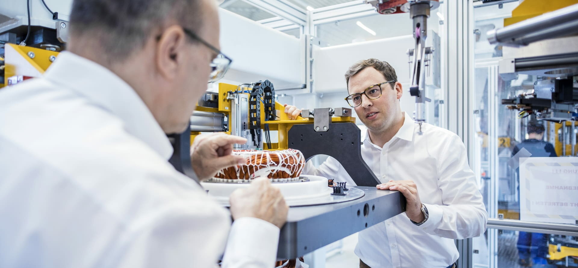 Juniorchef Christian Halder im Gespräch mit Franke Kundenberater Michael Bärstecher